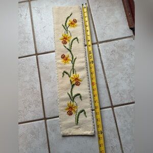 Embroidered Daffodil Floral Belt or Strap - Cream Background
